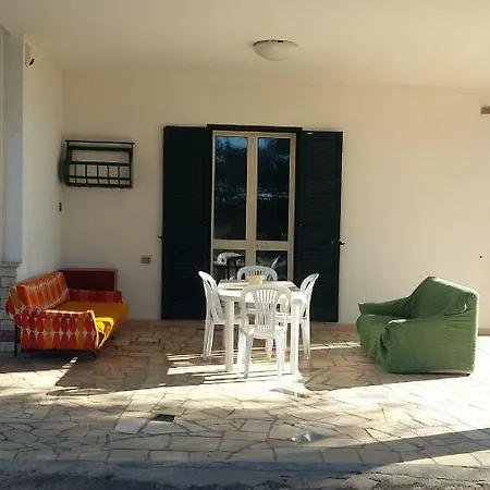 Viale Dei Pini Apartment *