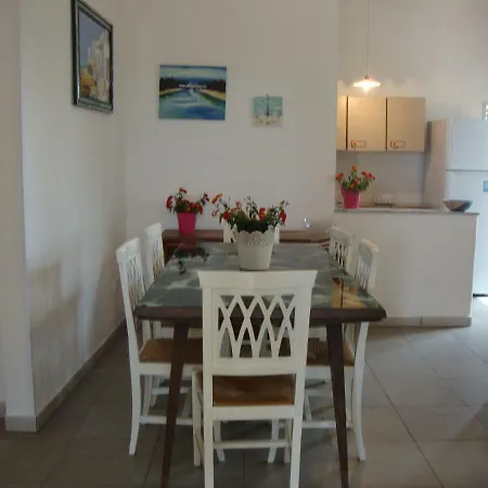 Viale Dei Pini Apartment *