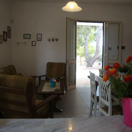 Viale Dei Pini Apartment